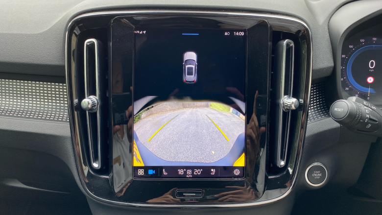 Volvo XC40 2.0 B3P Plus Dark 5dr Auto Petrol Estate